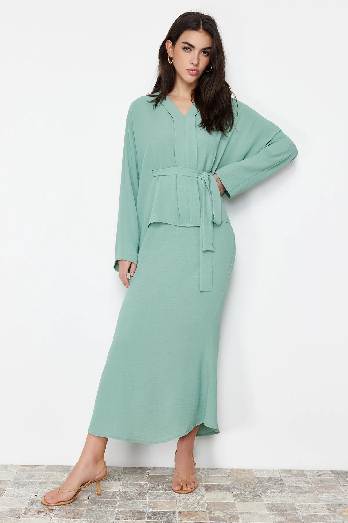 Trendyol Modest  Khakifarbenes Krawatten-Set mit gewebtem Aerobin-Unterteil und Oberteil TCTSS24US00012