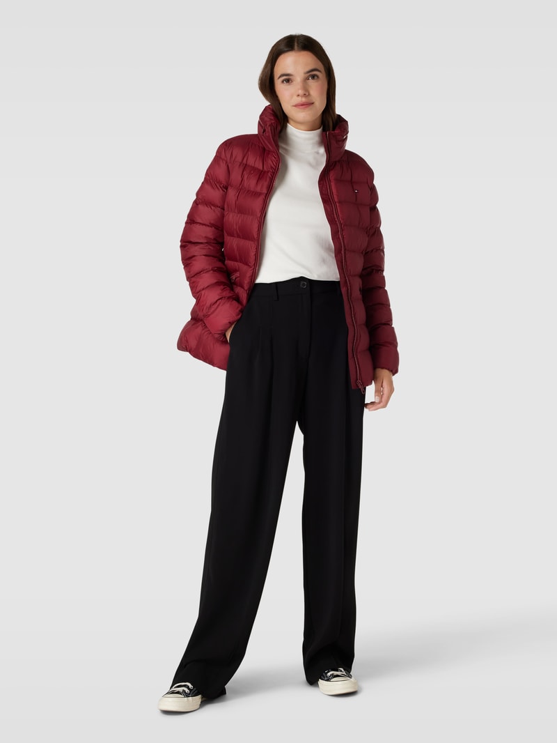 Steppjacke mit Label-Stitching in bordeaux rot