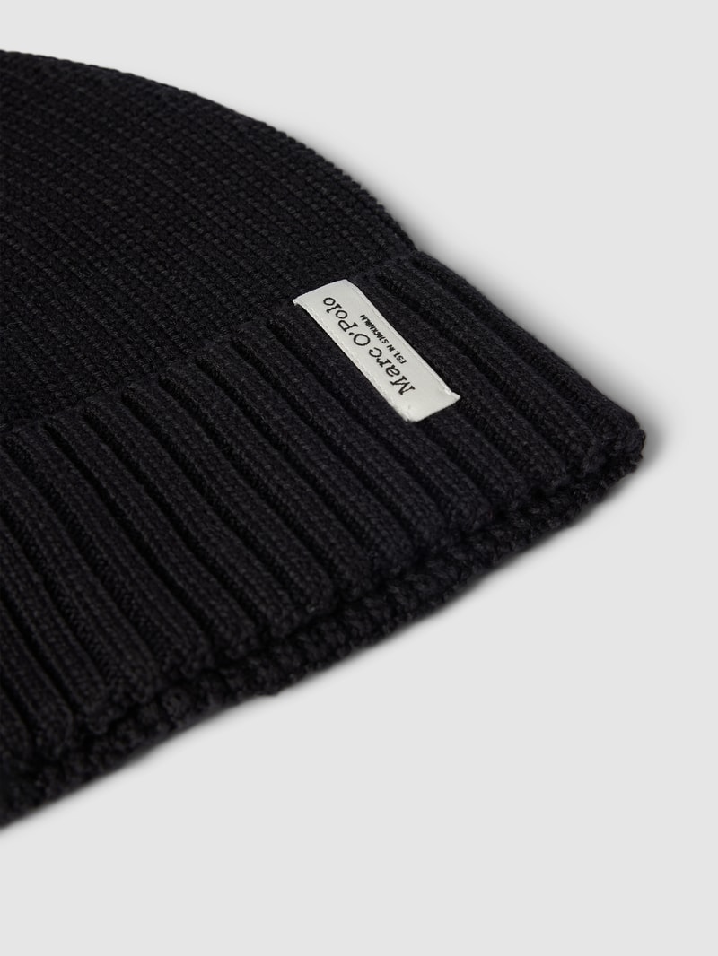 Set aus Schal und Mütze mit Label-Detail in schwarz