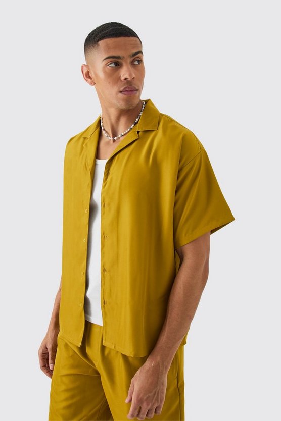 Kurzärmliges kastiges Twill Hemd und Shorts