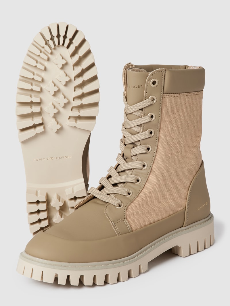 Boots mit Kontrastbesatz in beige
