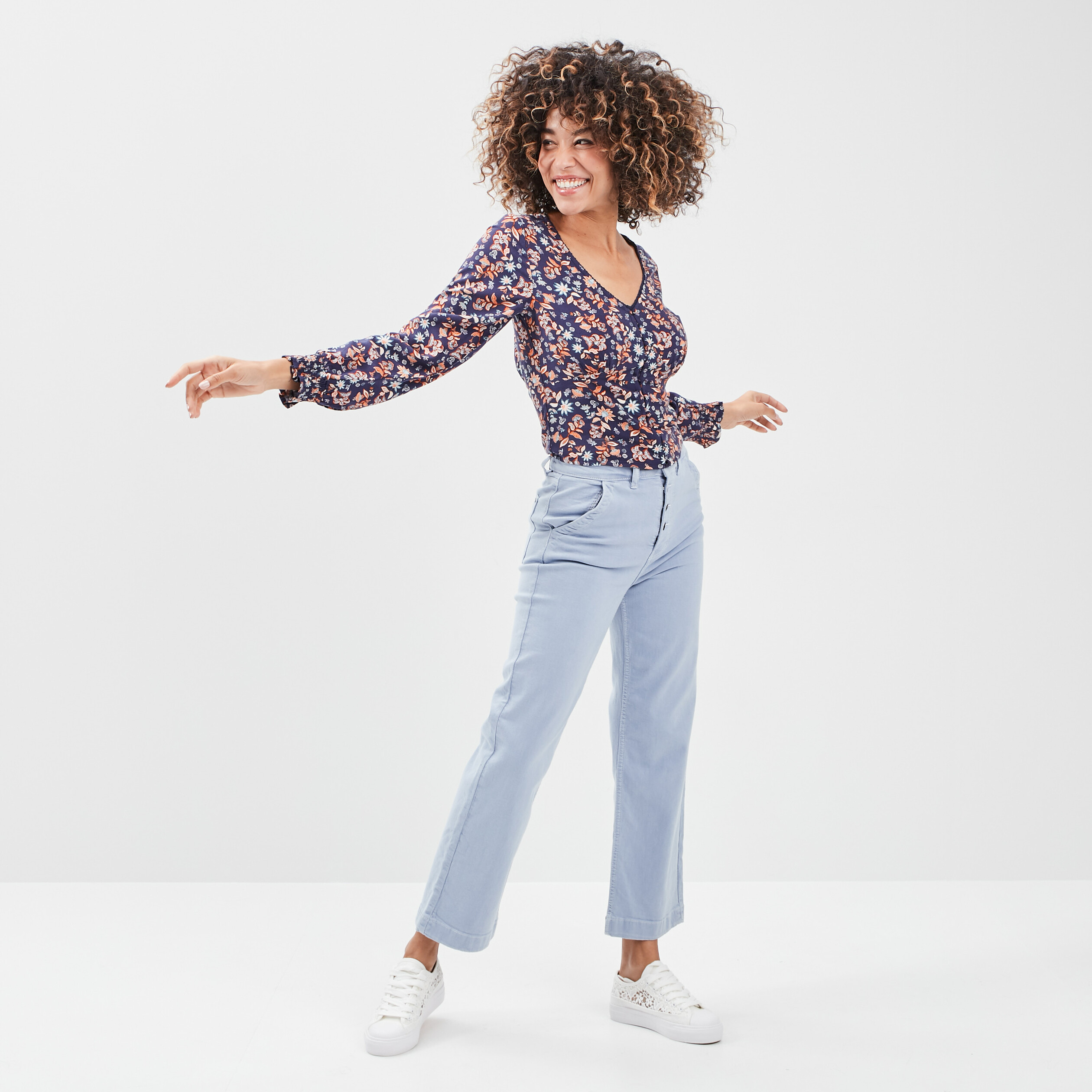 Chemise fleurie col V bleu marine femme | La Halle