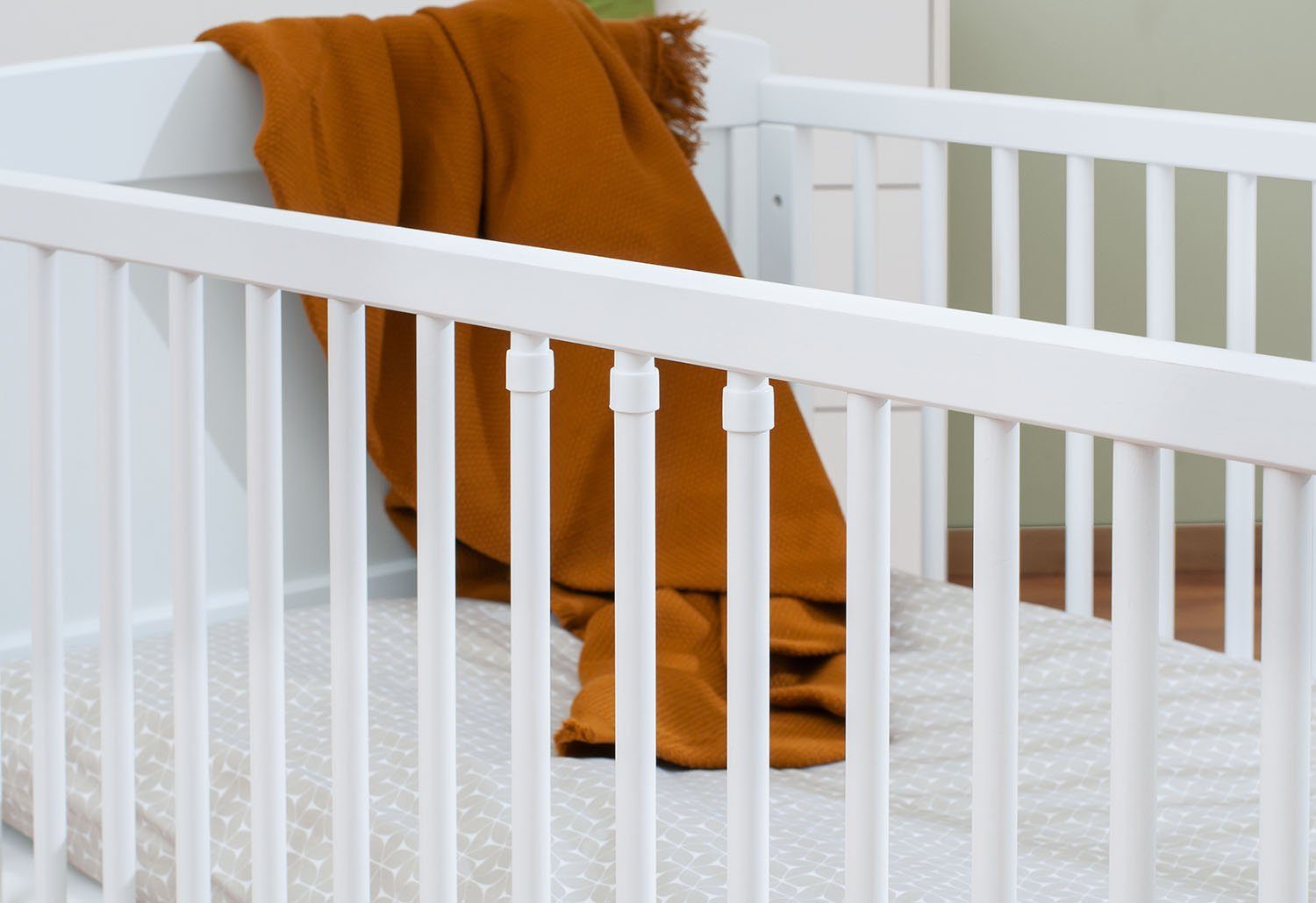 Pinolino® Babyzimmer-Komplettset Viktoria, (Set, 3-St., Kinderbett, Schrank 2-türig, Wickelkommode), zum Juniorzimmmer umbaubar