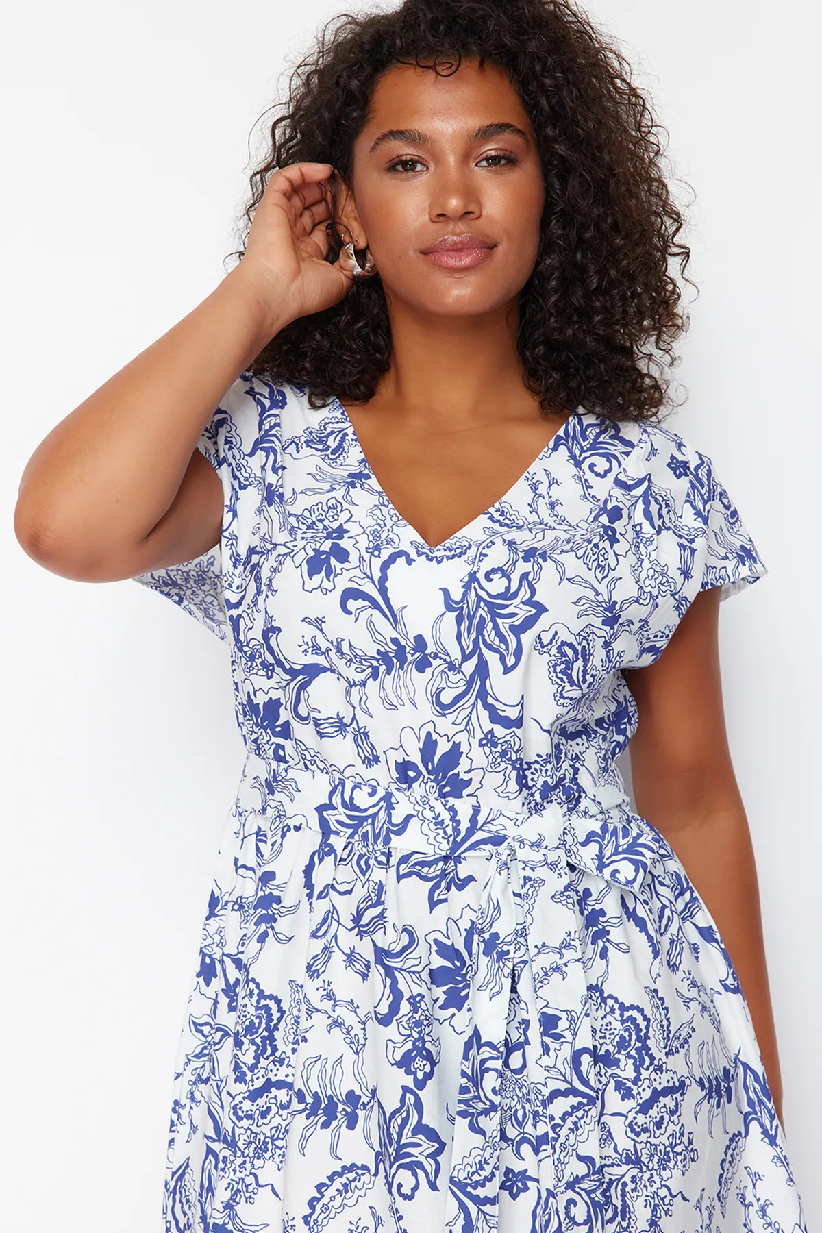 Trendyol Curve  Mehrfarbiges gewebtes Kleid mit tiefem V-Ausschnitt TBBSS24AH00064
