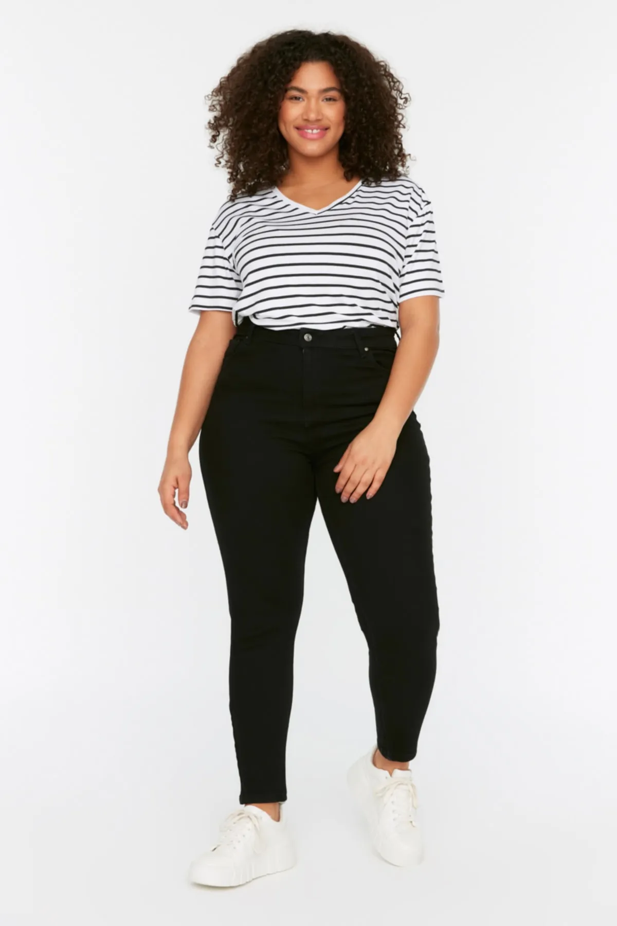 Trendyol Curve  Schwarze, dehnbare Skinny-Jeans mit hoher Taille TBSSS22JE0189