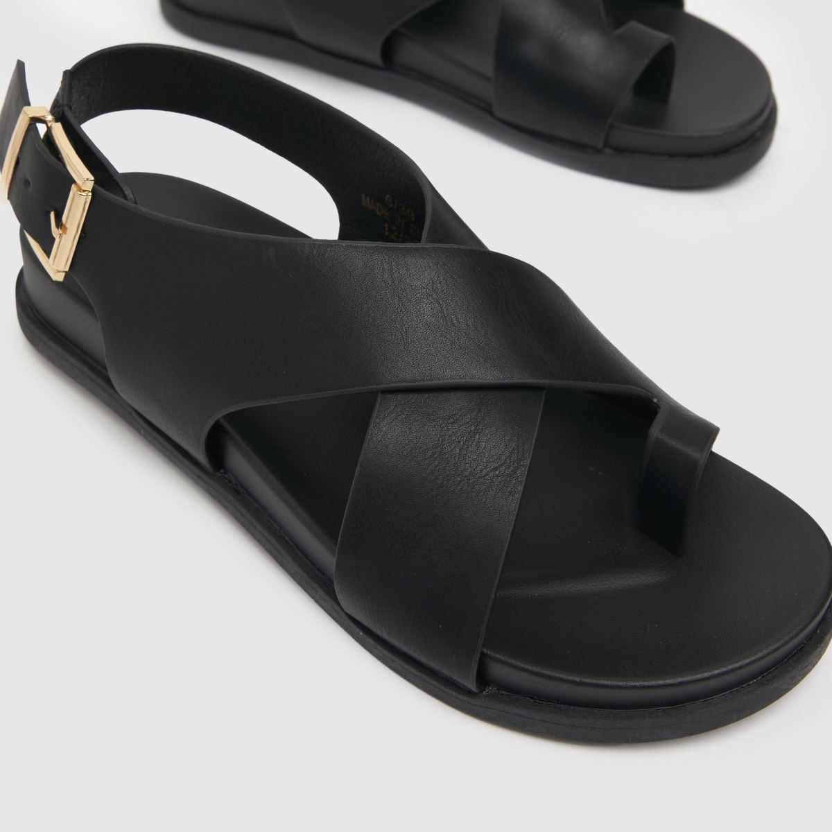 Schuh – Thalia – Svarta sandaler med tåögla och fotbädd