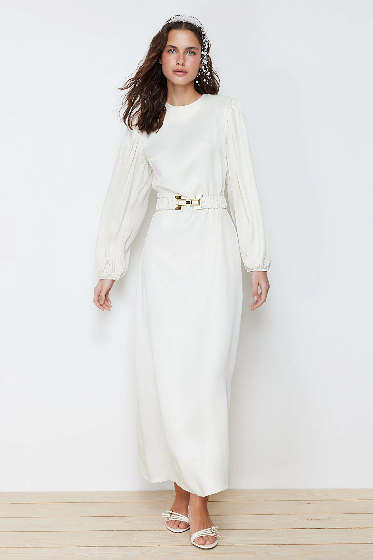 Trendyol Modest  Ecru Satin gewebtes Brauthochzeits-/besonderes Anlass-langes Abendkleid TCTSS24DB00041