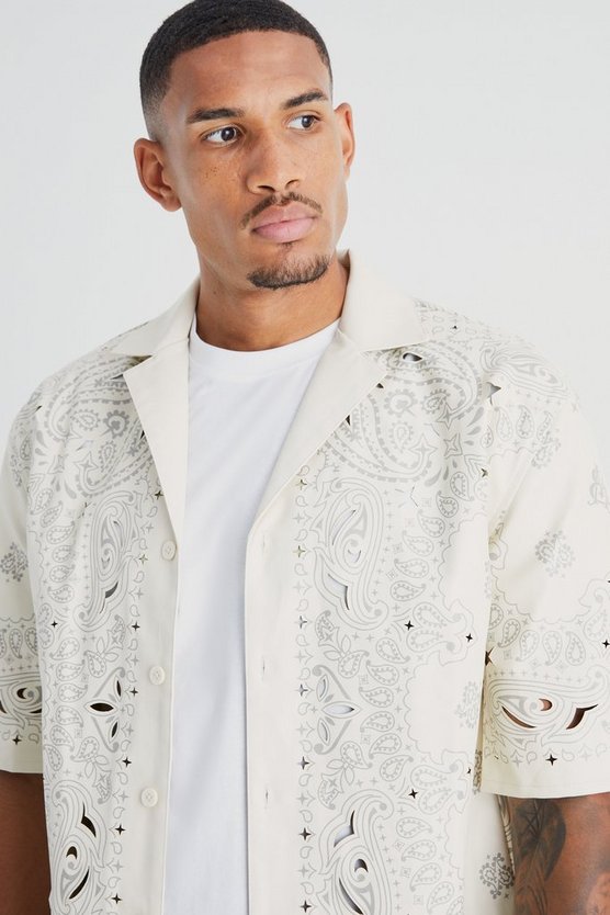Tall PU-Hemd mit Bandana-Print