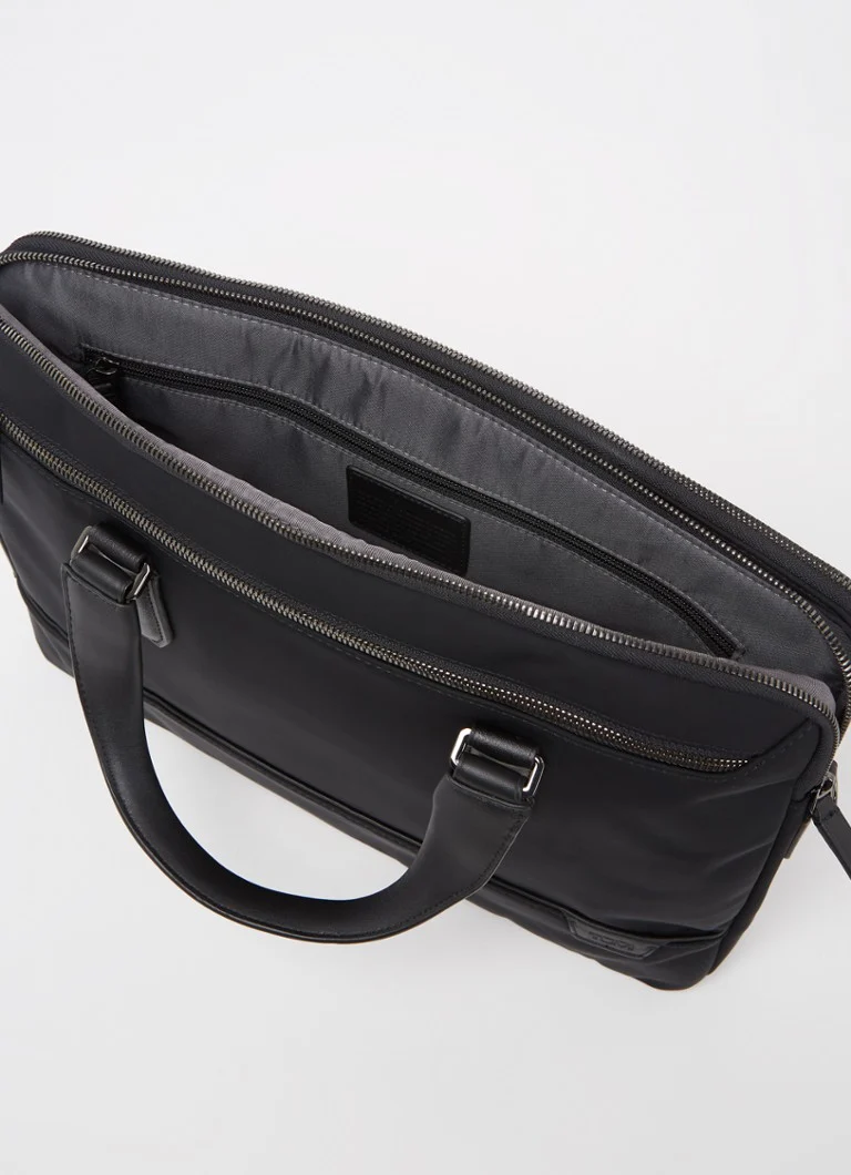 Pasta executiva Tumi Sycamore Slim Brief com detalhes em couro e compartimento para laptop de 14 polegadas.