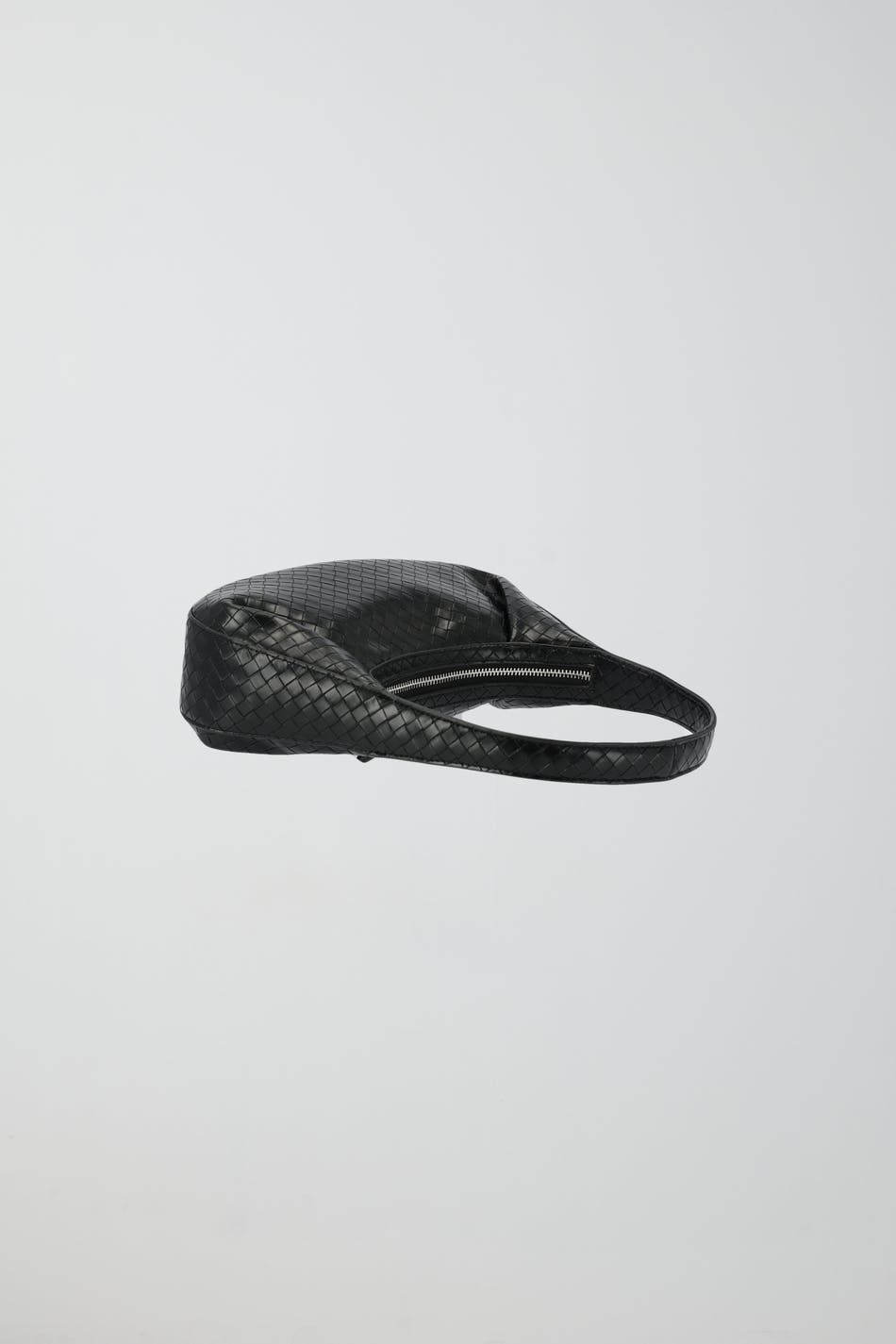 Structured soft bag