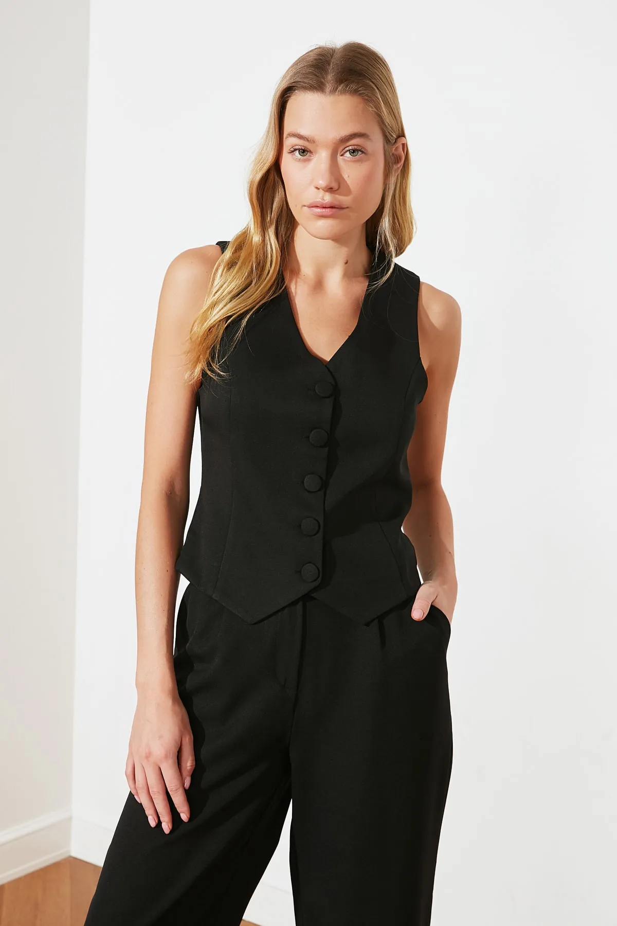 Trendyol Collection  Schwarze taillierte, geknöpfte Webweste TWOSS21YE0009