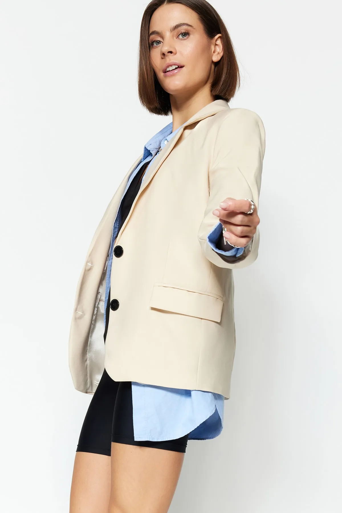Trendyol Collection  Gewebte Blazerjacke mit normalem Futter in Stein TWOSS22CE0104
