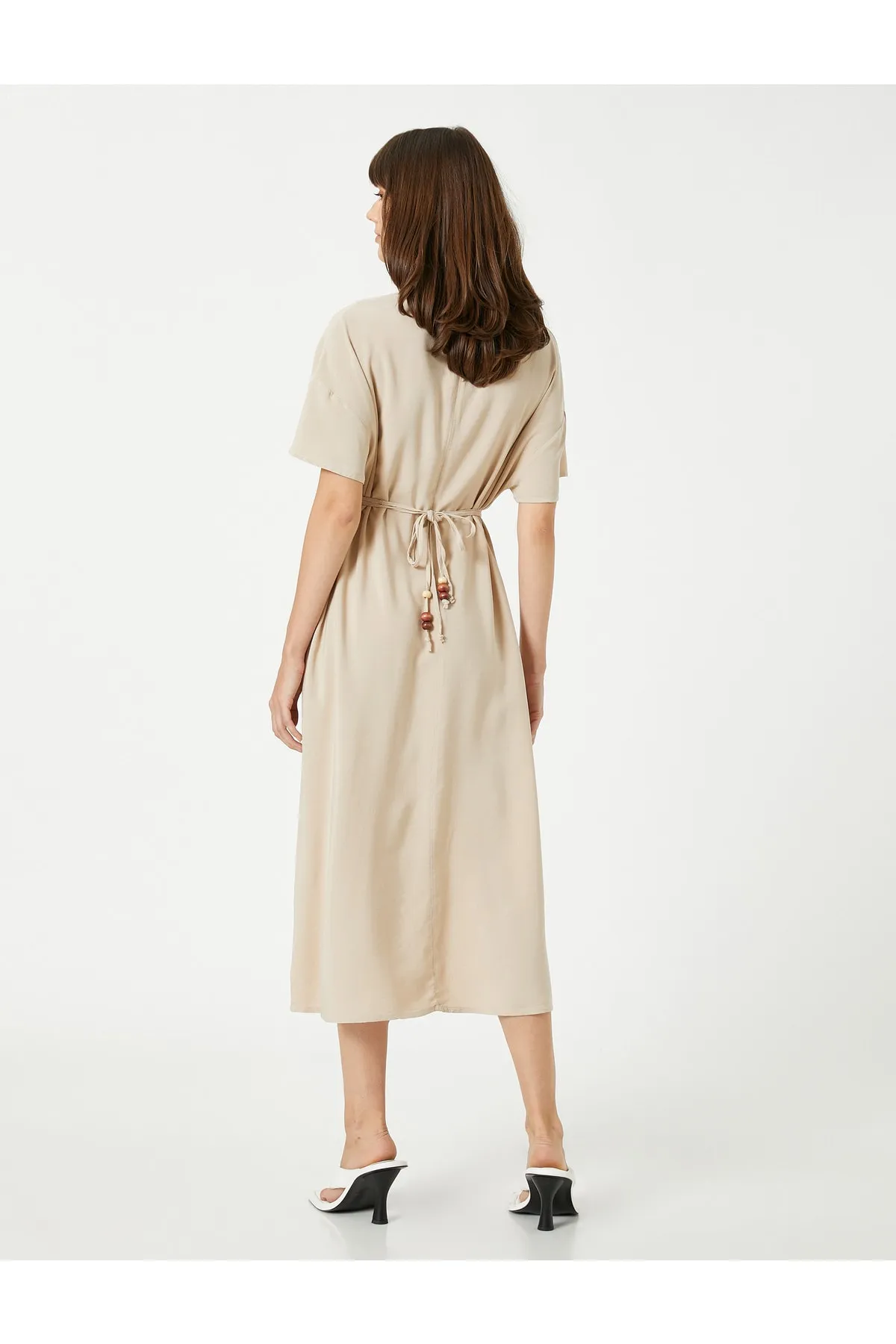 Koton  Midikleid aus Leinenmischung mit kurzen Ärmeln und geraffter Taille