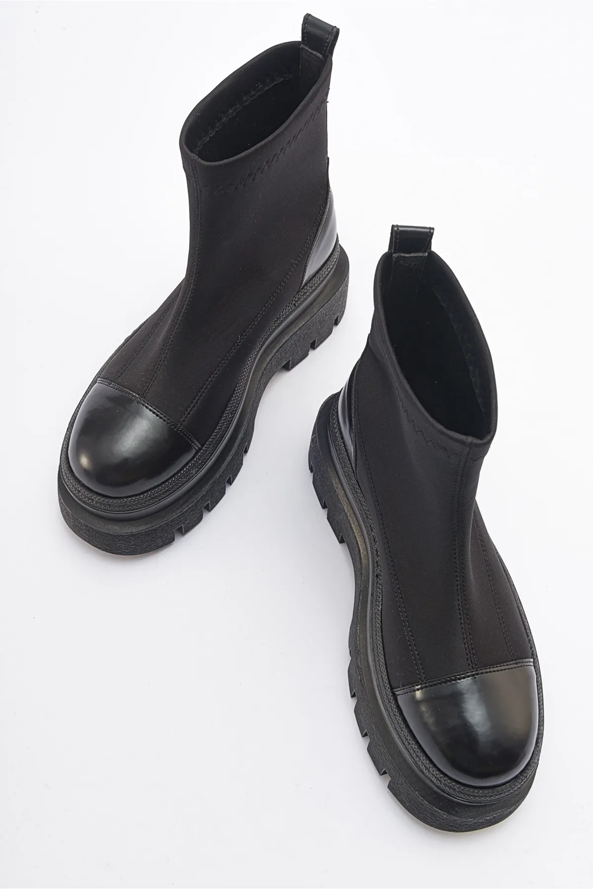 LuviShoes  AVES Schwarze Scuba-Damenstiefel mit dicker Sohle