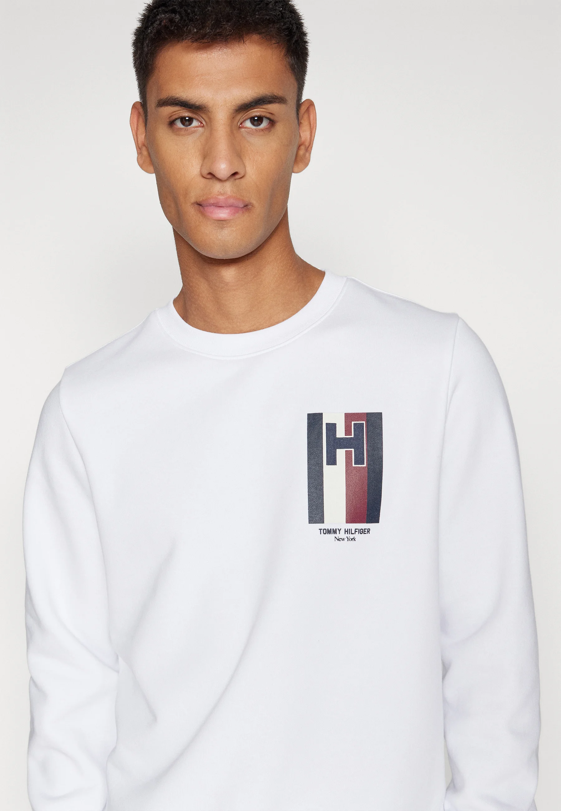 Sudadera Tommy Hilfiger EMBLEM CREWNECK