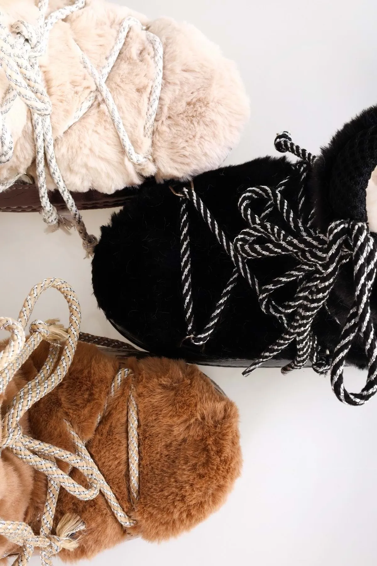 Shoeberry  Damen-Schneestiefel Snowie in Schwarz mit pelziger Innenseite und dicker Sohle