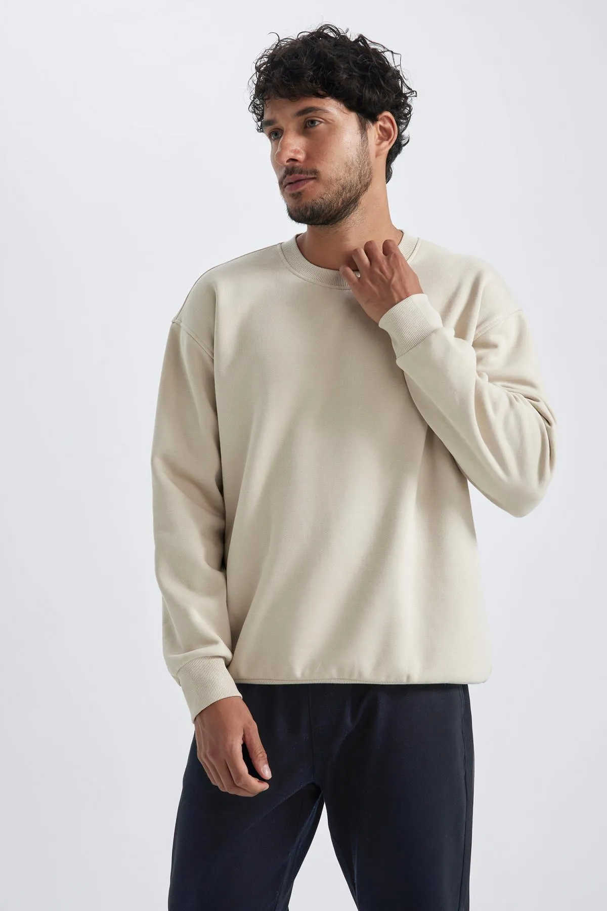 DeFacto  Basic-Sweatshirt mit Rundhalsausschnitt in Oversize-Passform