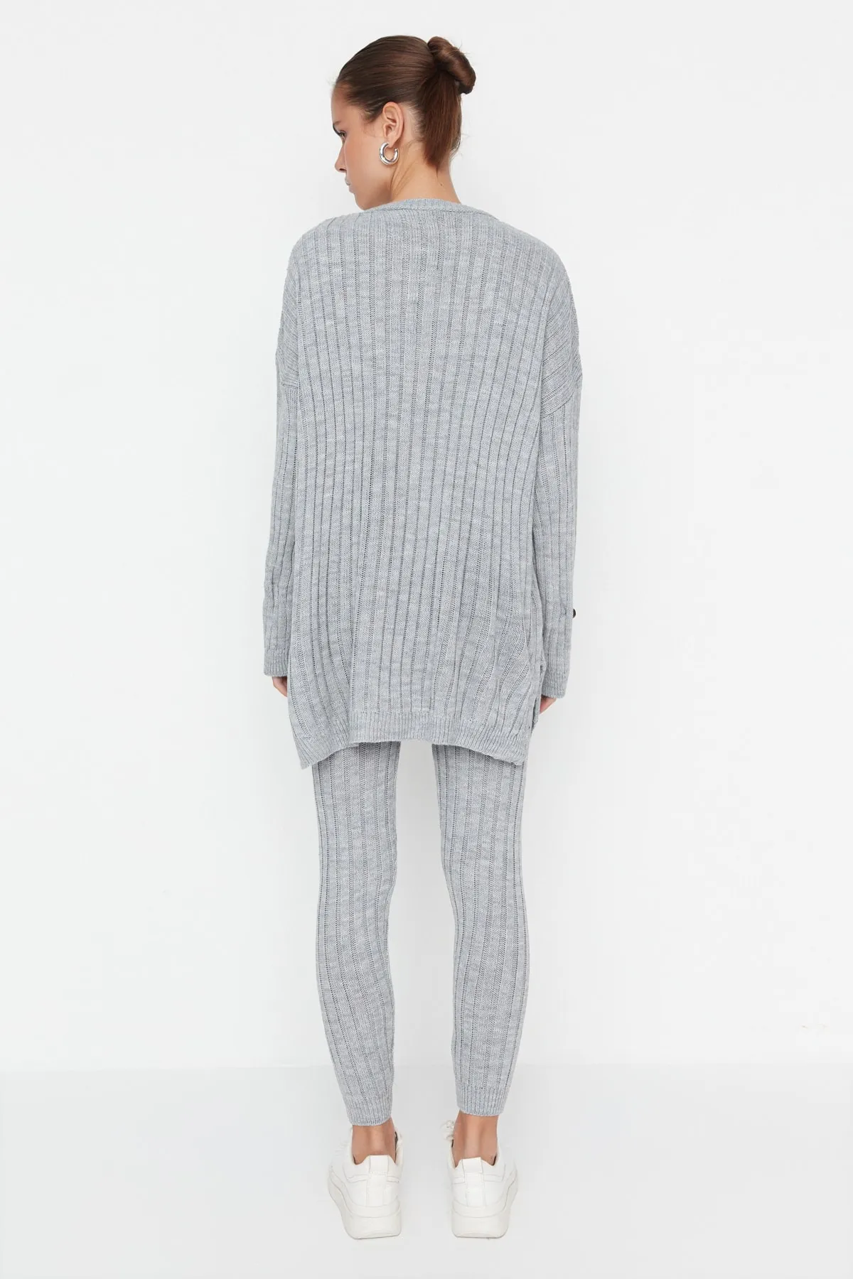 Trendyol Collection  Graues Strickoberteil- und -unterteil-Set aus Cordhose TWOAW22AU0039