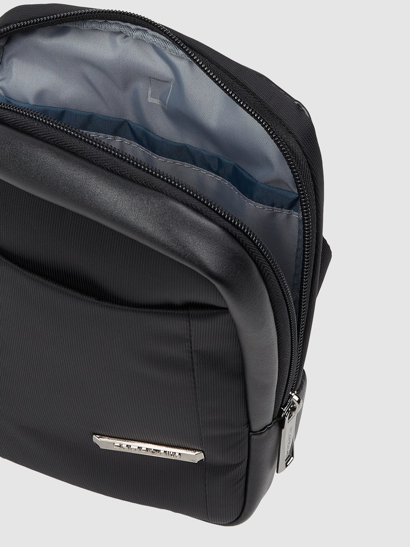 Umhängetasche mit Tabletfach Modell 'Spectrolite' in schwarz