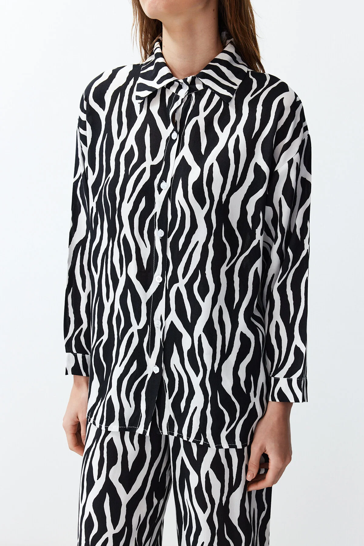 Trendyol Collection  Schwarzes gewebtes Oberteil- und Unterteil-Set TWOSS24AU00082
