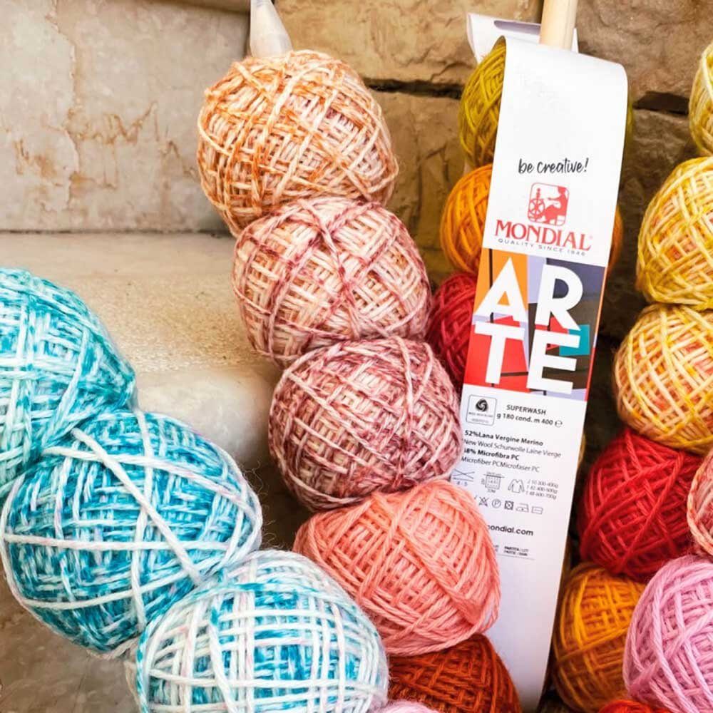 Mondial Arte Wolle Set mit Farbverlauf zum Stricken und Häkeln Häkelwolle, 400,00 m (Strickgarn, Handstrickgarn, Strickwolle, Farbverlaufswolle), 6x30g Bälle auf einem dicken DIY Bleistift