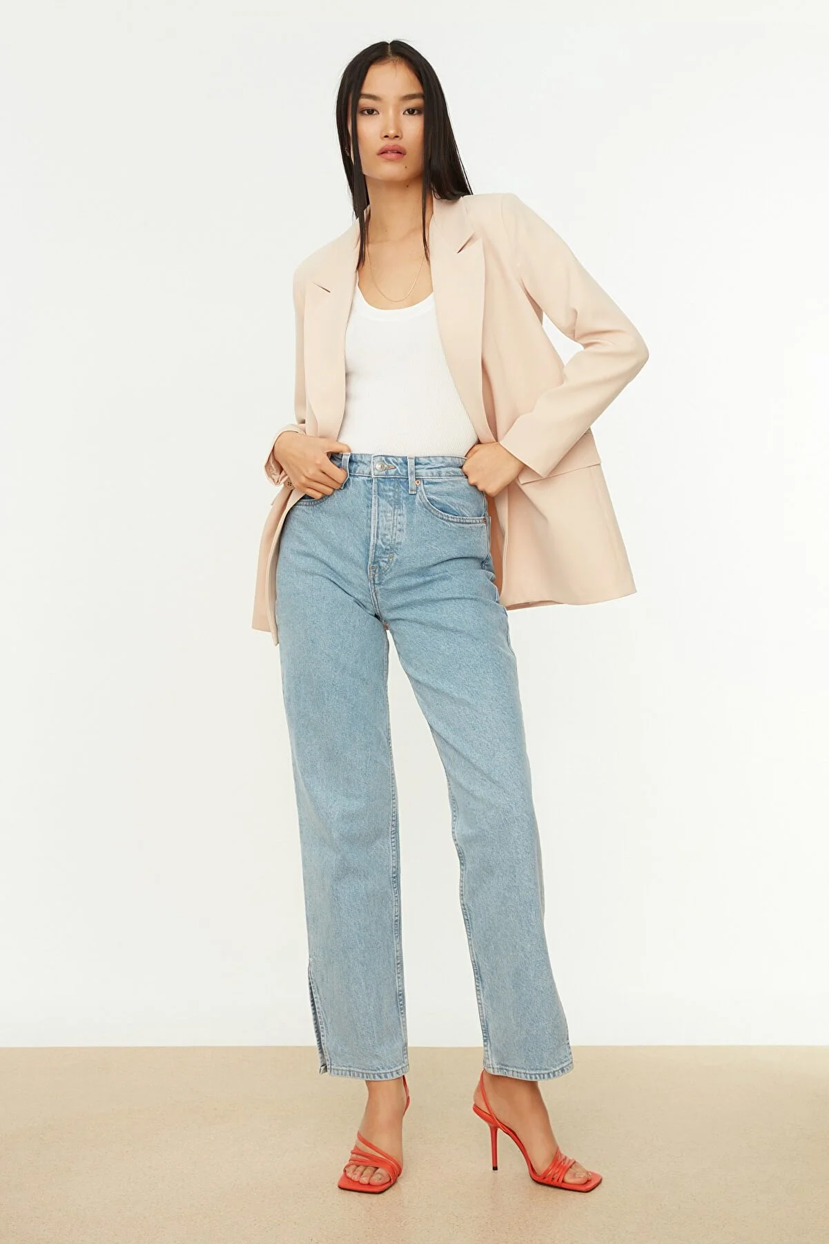 Trendyol Collection  Beige, normal gefütterte, zweireihige Blazerjacke aus Webstoff mit Verschluss TWOSS20CE0059