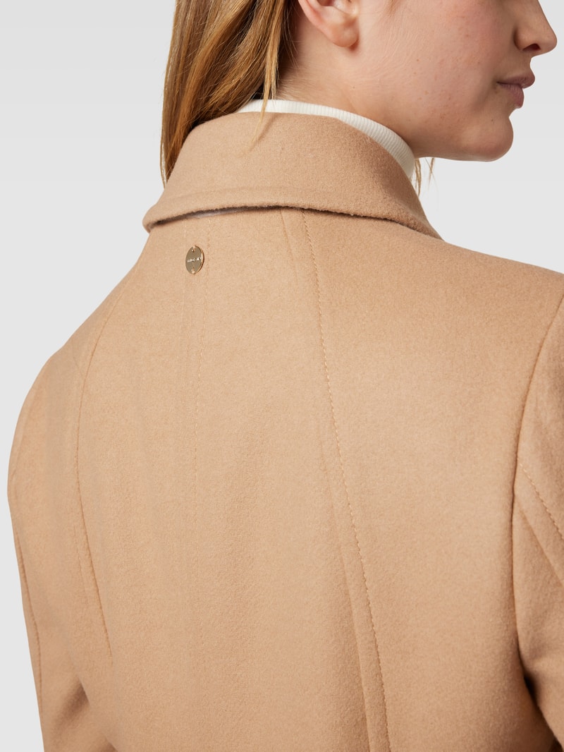 Mantel mit Label-Details in camel