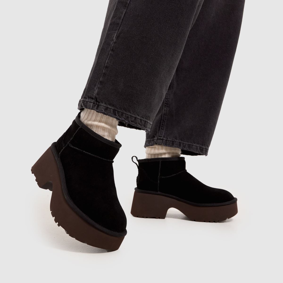 UGG – Classic Ultra Mini – Svarta stövlar i New Heights