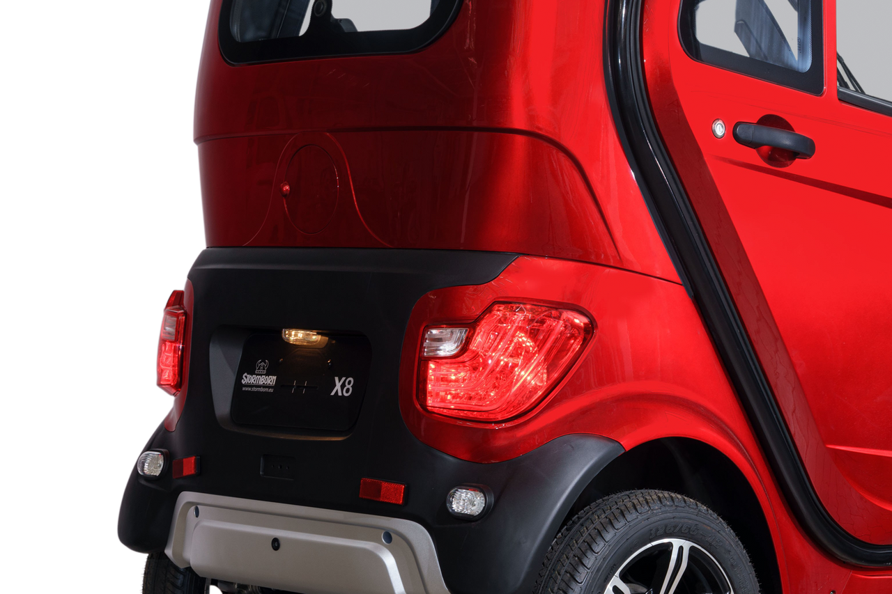 Stormborn X8 – 2 kW, Blei-Gel-Akku, 45 oder 25 km/h rotmetallic - Elektrokabinenroller