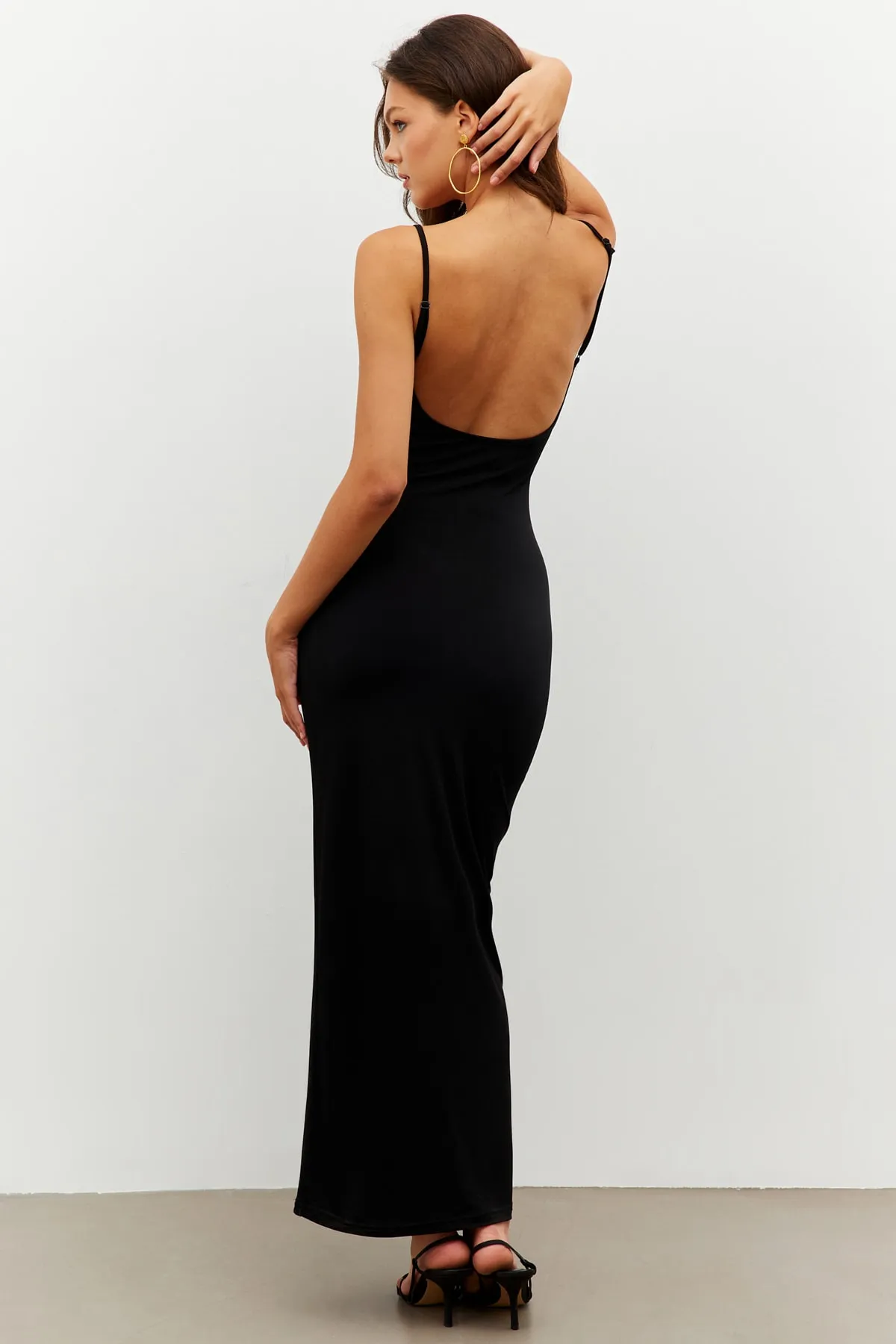 Cool & Sexy  Schwarzes Maxikleid mit verstellbaren Trägern für Damen MEN2004