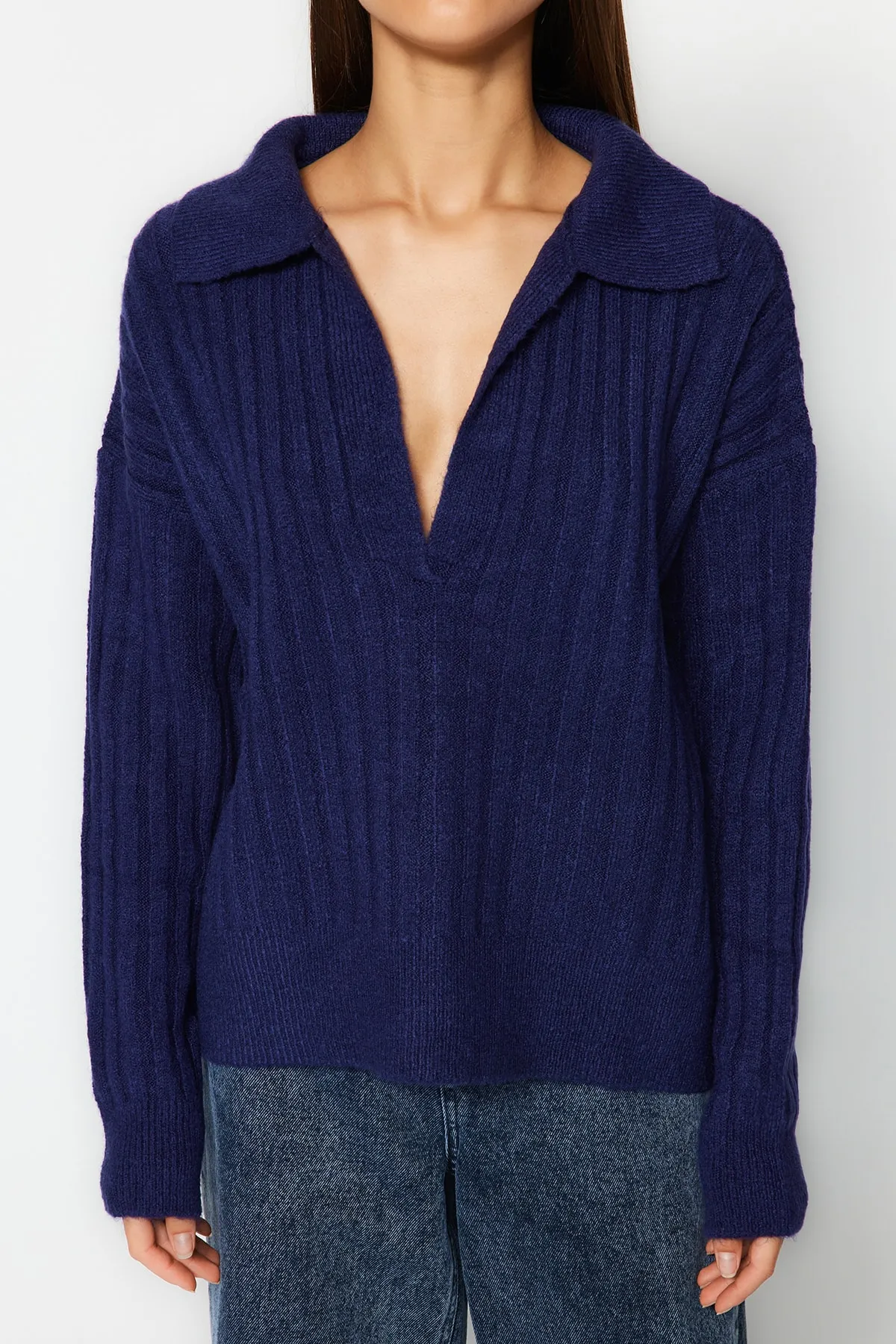 Trendyol Collection  Marineblauer Strickpullover mit weichem Struktur-Polokragen TWOAW24KZ00678