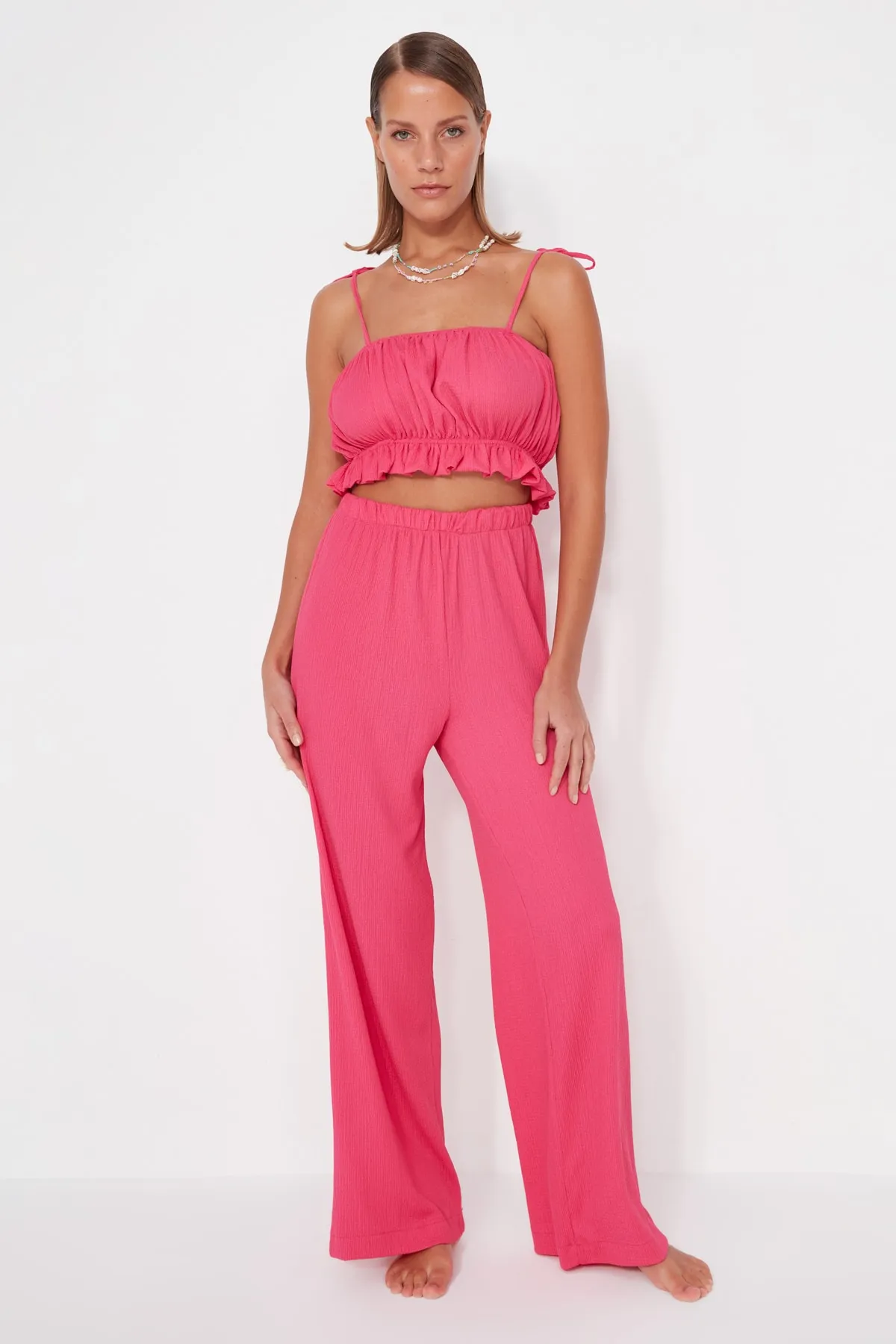Trendyol Collection  Rosa gewebtes Rüschenblusen-Hosen-Set TBESS23AU00113