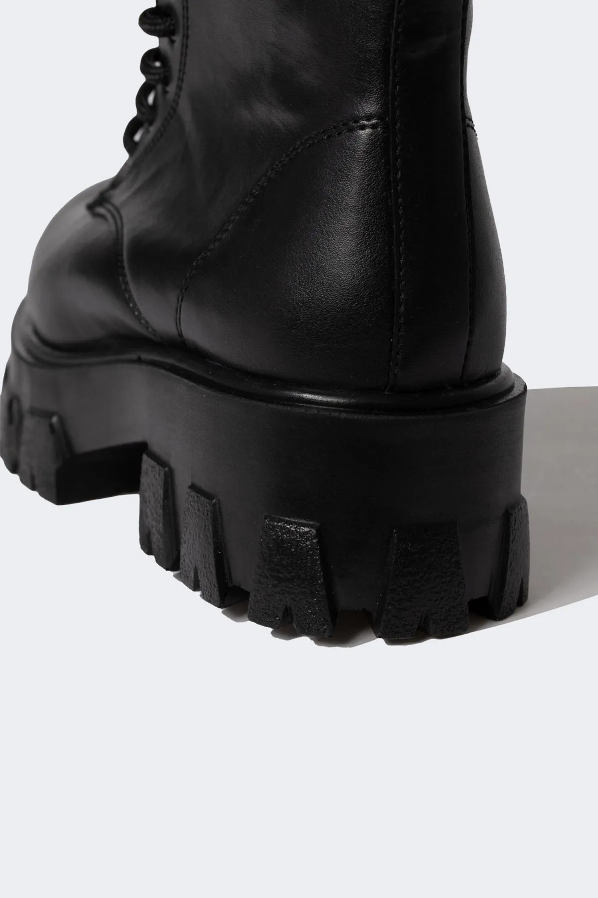 DeFacto  Damenstiefel aus Kunstleder mit hoher Sohle zum Schnüren und Reißverschluss