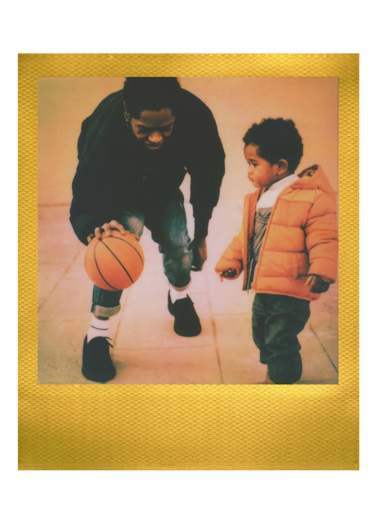 Pachet de 16 hârtii fotografice Polaroid I-Type, ediția Golden Moments