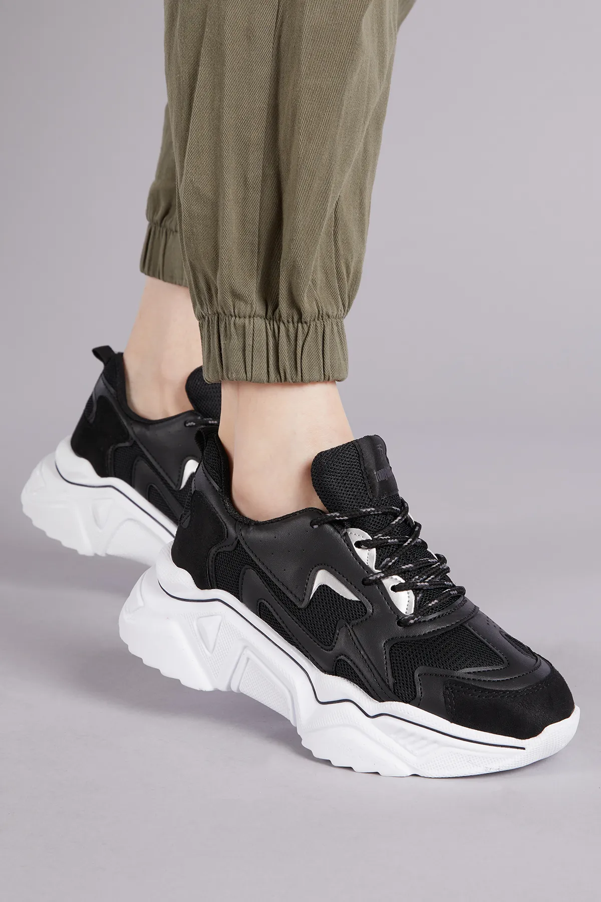 Tonny Black  Damen Schwarz Weiß Sportschuhe Dnz