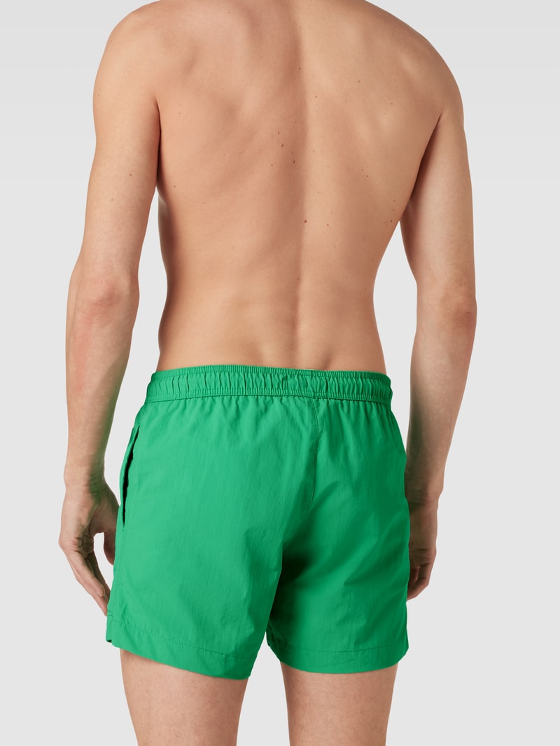 Badehose mit Label-Stitching in grün