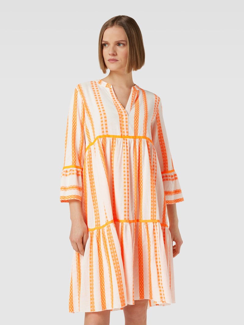 Knielanges Kleid mit Streifenmuster Modell 'Neon' in neon orange