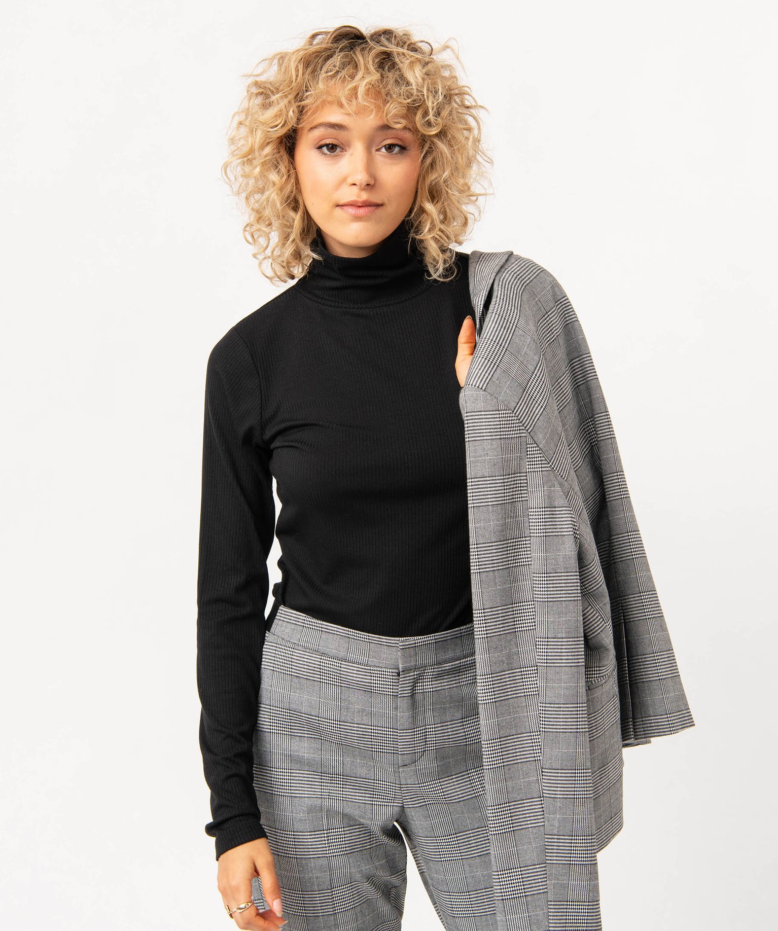 Tee-shirt à manches longues et col roulé en maille ctelée femme
