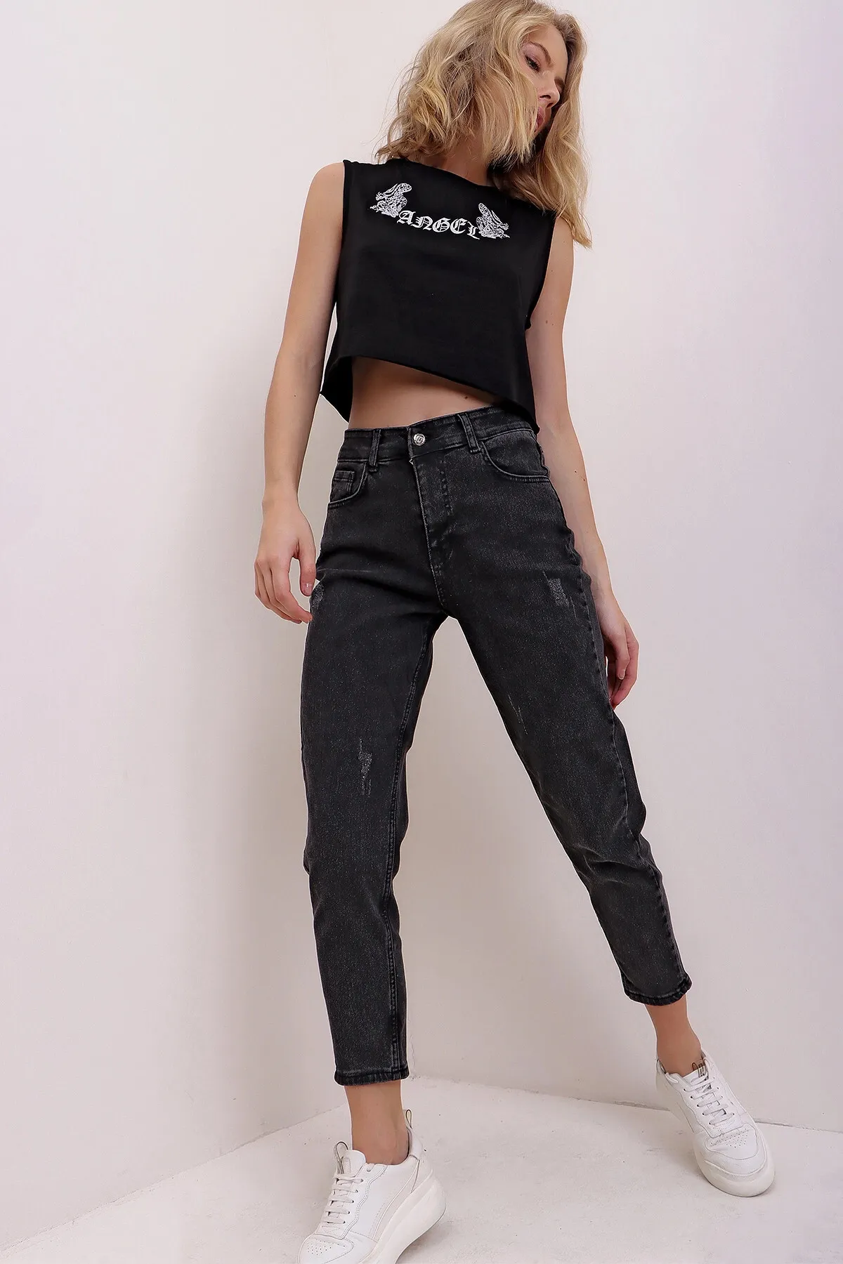 Trend Alaçatı Stili  Mom-Jeanshose aus Lycra mit hoher Taille, zerrissen und detailliert, Df00011
