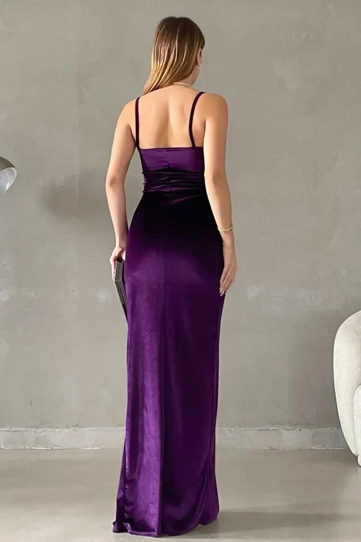 vuvutasarım  Lilafarbenes Maxikleid aus Samtstoff mit Rüschenkragen und Schlitz, 582689