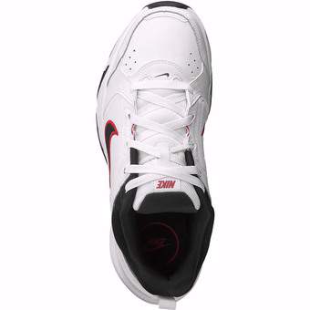 Nike Defy All Day Sneaker in weiß