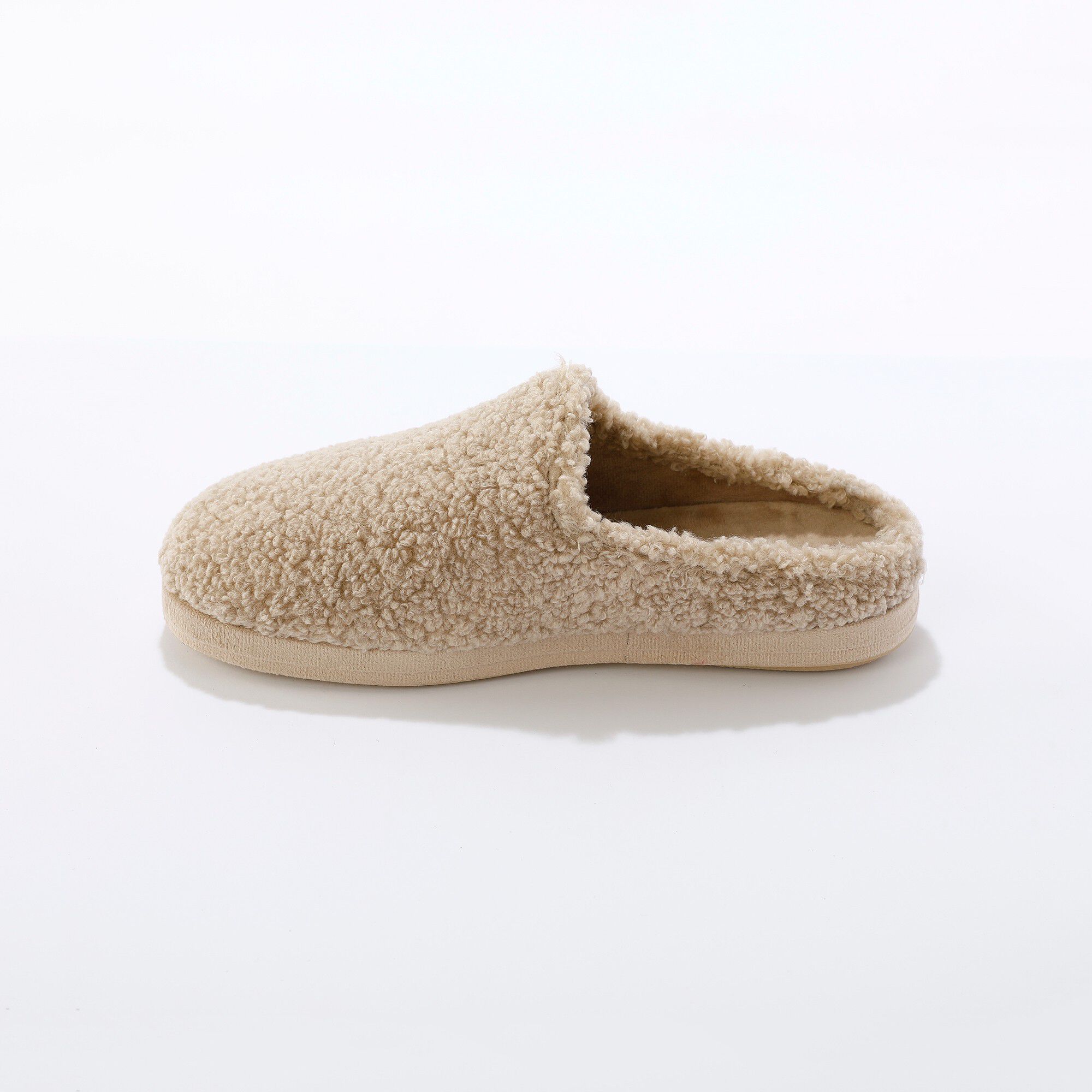 Chaussons forme mules en sherpa