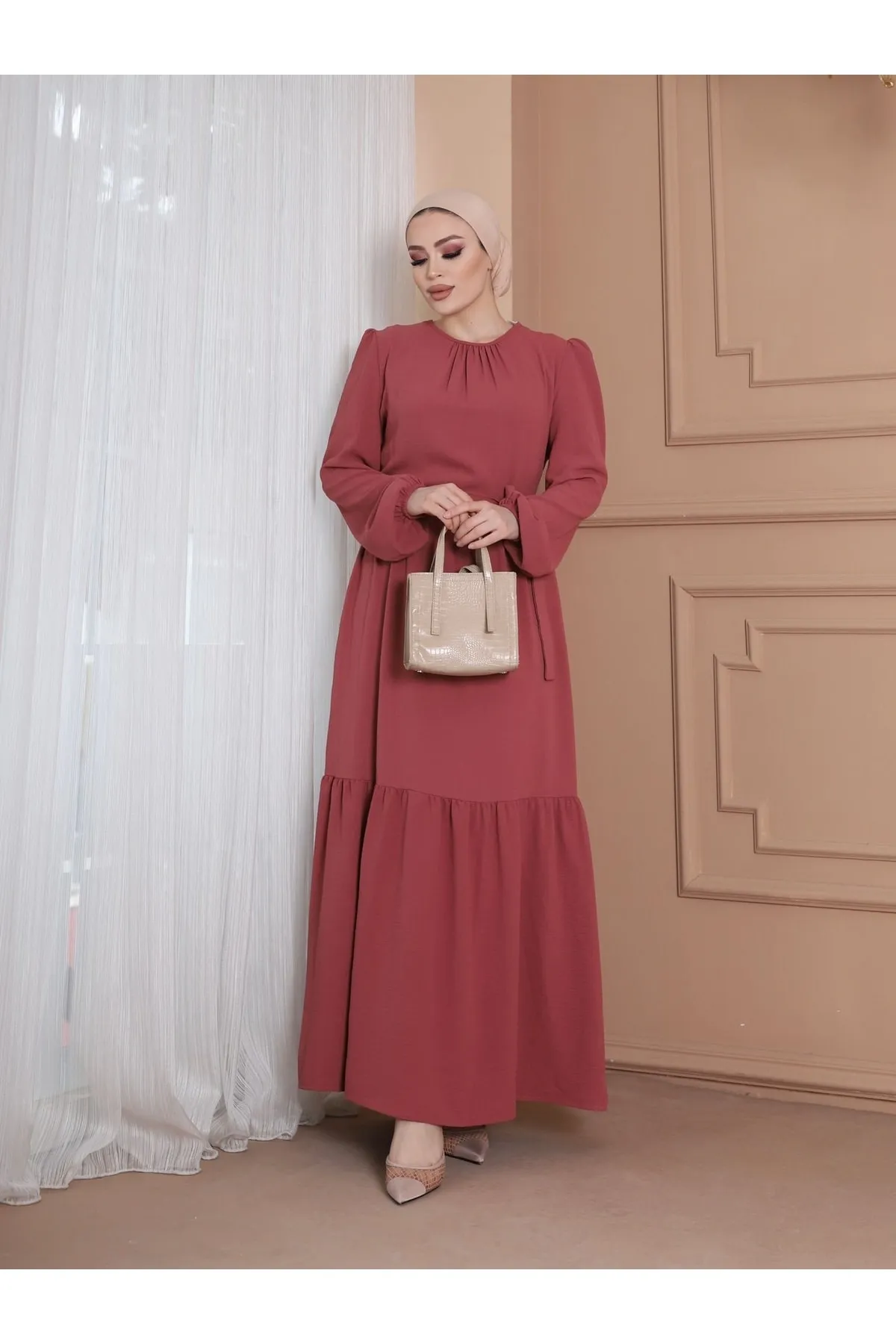 VOLT CLOTHİNG  Ayrobin Kleid mit Gürtel und Rüschendetail am Kragen