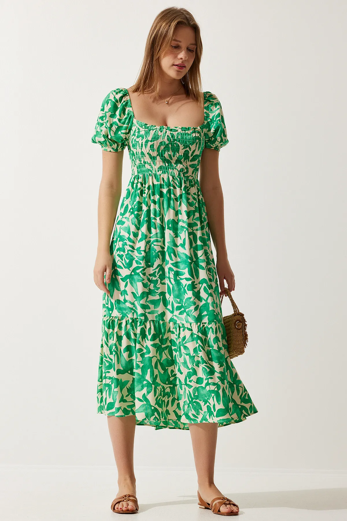 Happiness İstanbul  Grünes Sommerkleid aus Viskose mit Blumenmuster für Damen CI00079