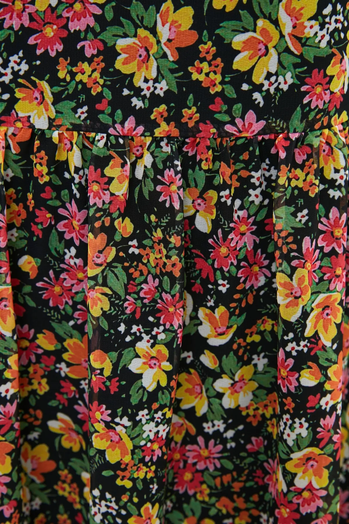 Trendyol Collection  Mehrfarbiges, weit geschnittenes, gewebtes Kleid mit Blumenmuster TWOSS20EL2329