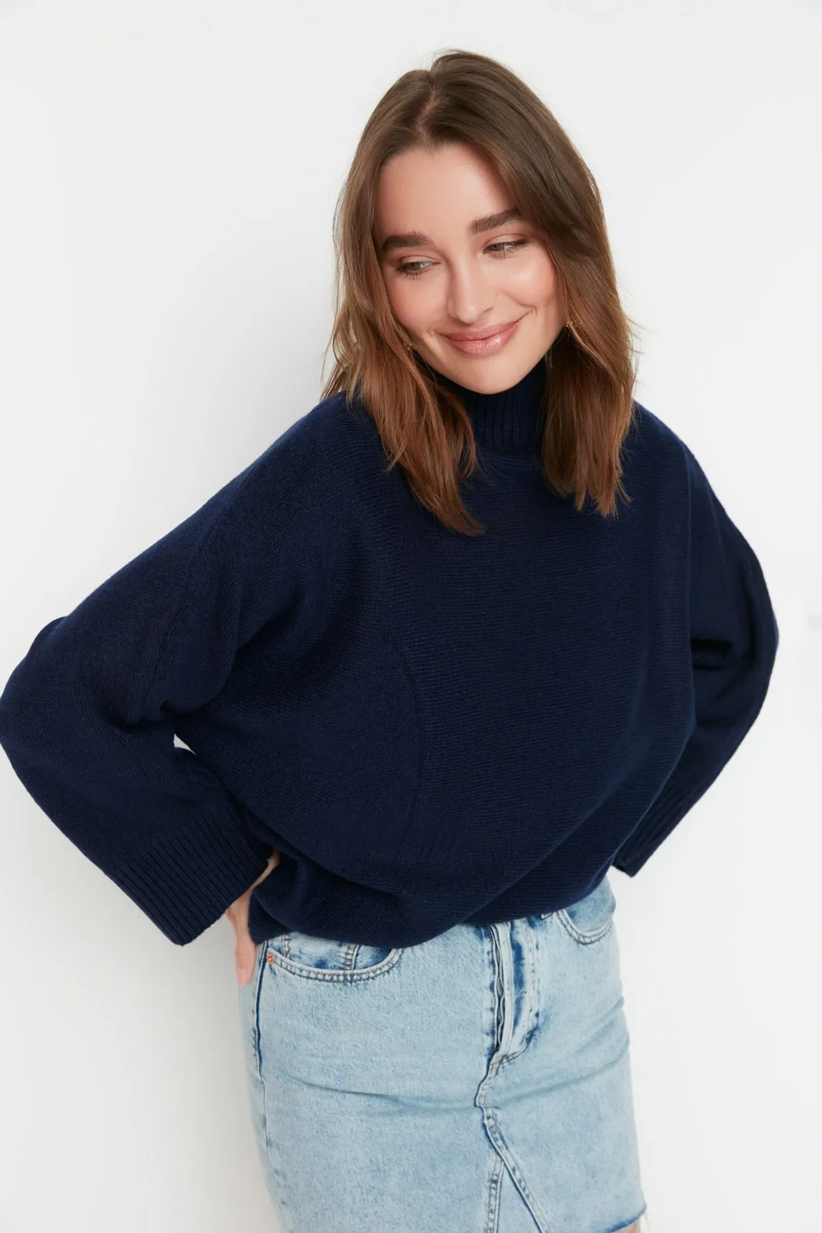 Trendyol Collection  Marineblauer, weicher, strukturierter Strickpullover mit weiter Passform TWOAW20KZ1059