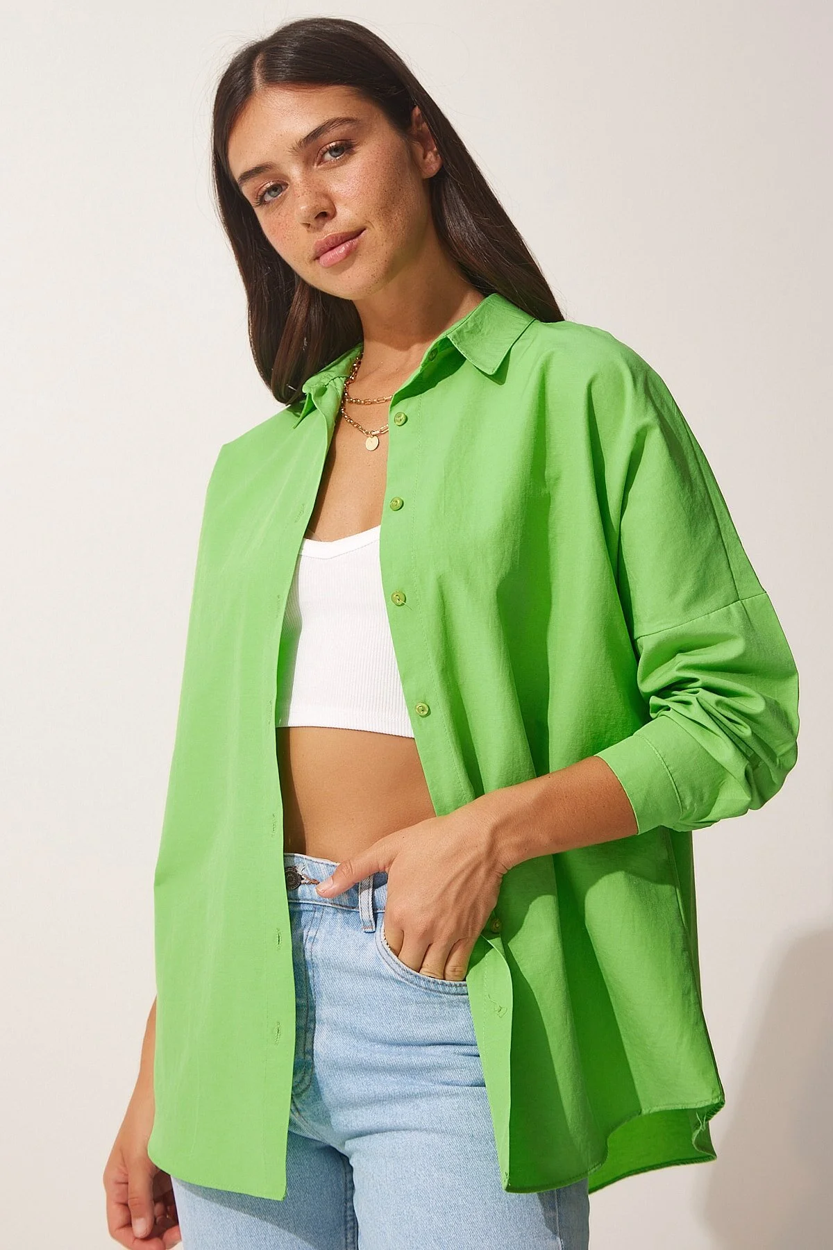Happiness İstanbul  Mittelgrünes, langes Oversize-Basic-Shirt für Damen DD00842