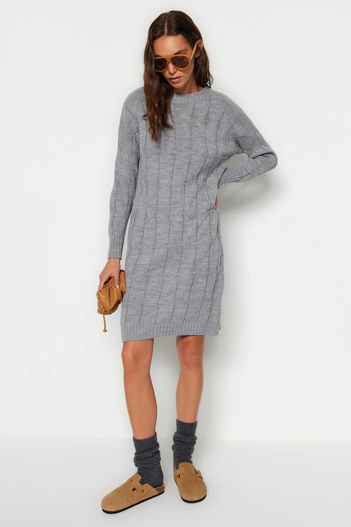 Trendyol Collection  Graues Mini-Strickkleid mit Rundhalsausschnitt TWOAW22EL0027