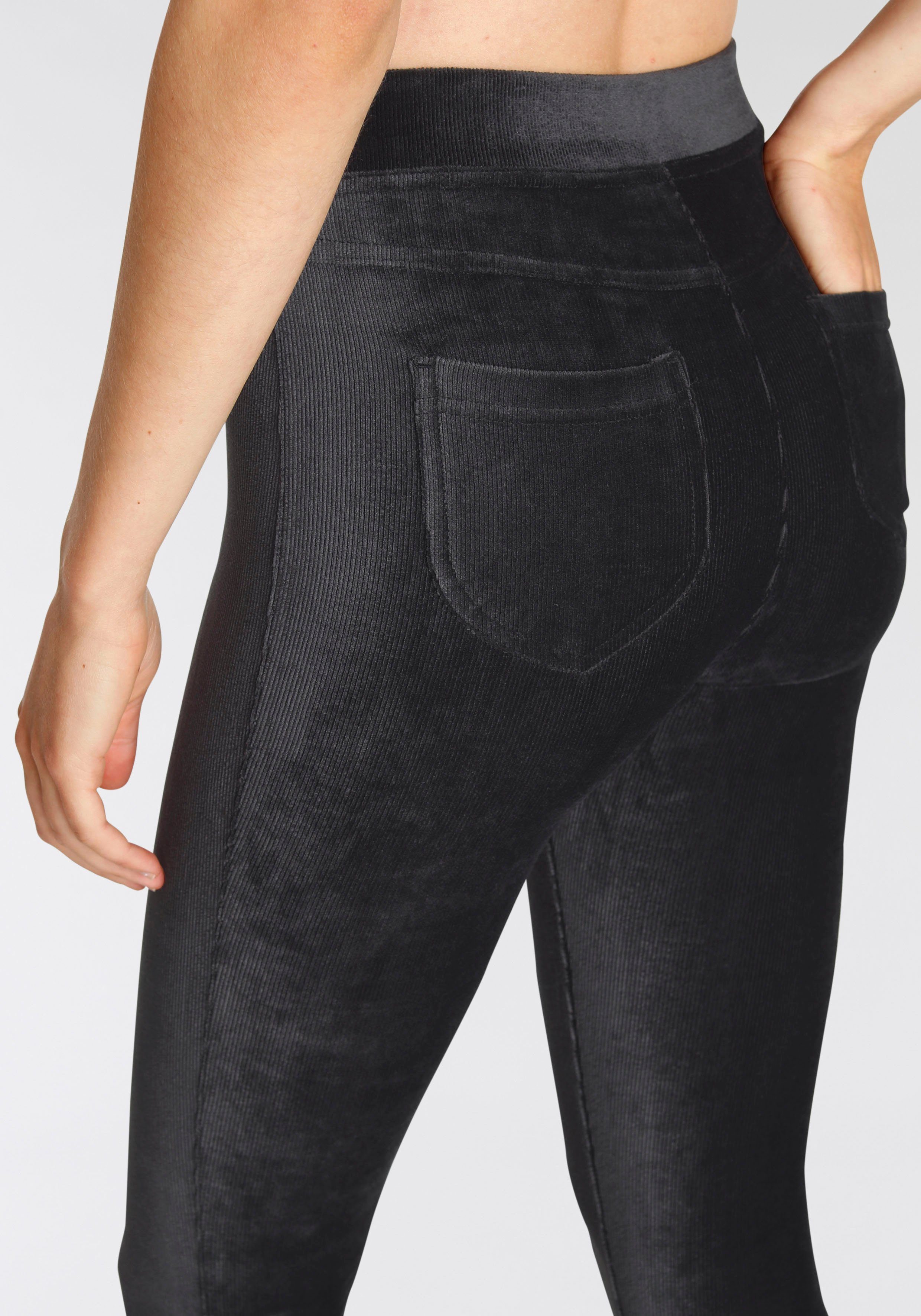 LASCANA Leggings aus weichem Material in Cord-Optik, Loungewear