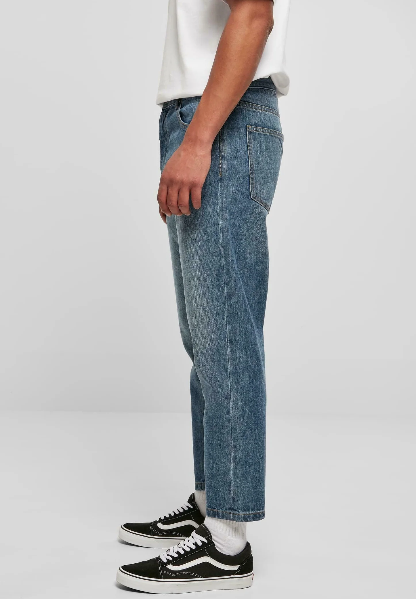Vaqueros de corte cónico CROPPED TAPERED de Urban Classics